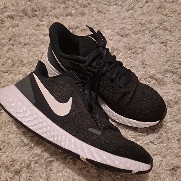 Nike Shoes - Nike Black and White Jogging Sneakers
